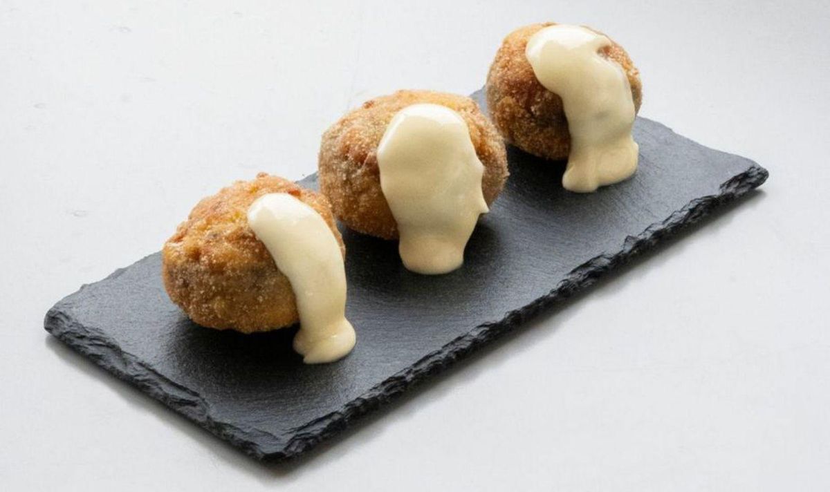 “Bocadiños de cogomelo con alioli”, de Debibián Café Bar.