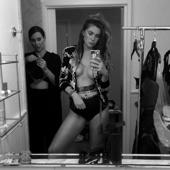 Ireland Baldwin enseña la piel en Instagram