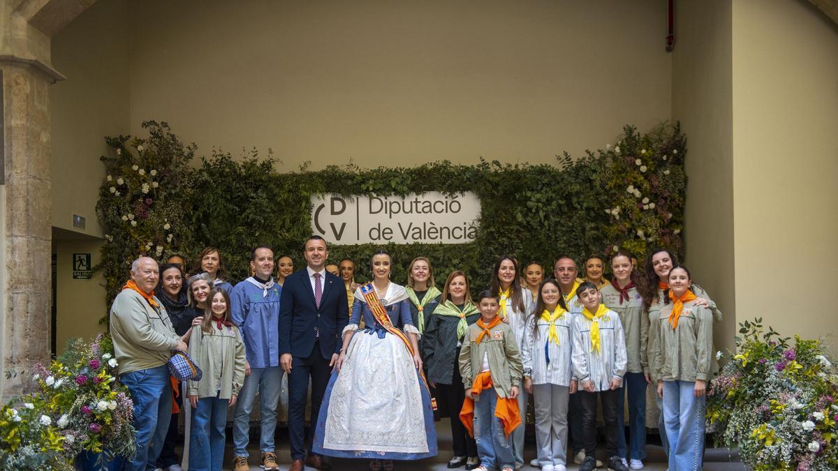 La Ribera participa en la "marea fallera" que 'toma' la diputación