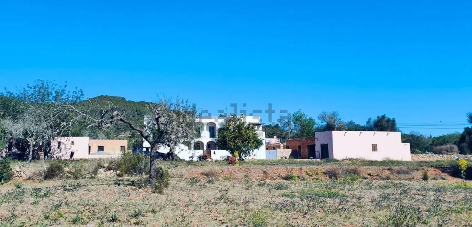 Una finca rústica para restaurar como un agroturismo por nueve millones de euros en Ibiza