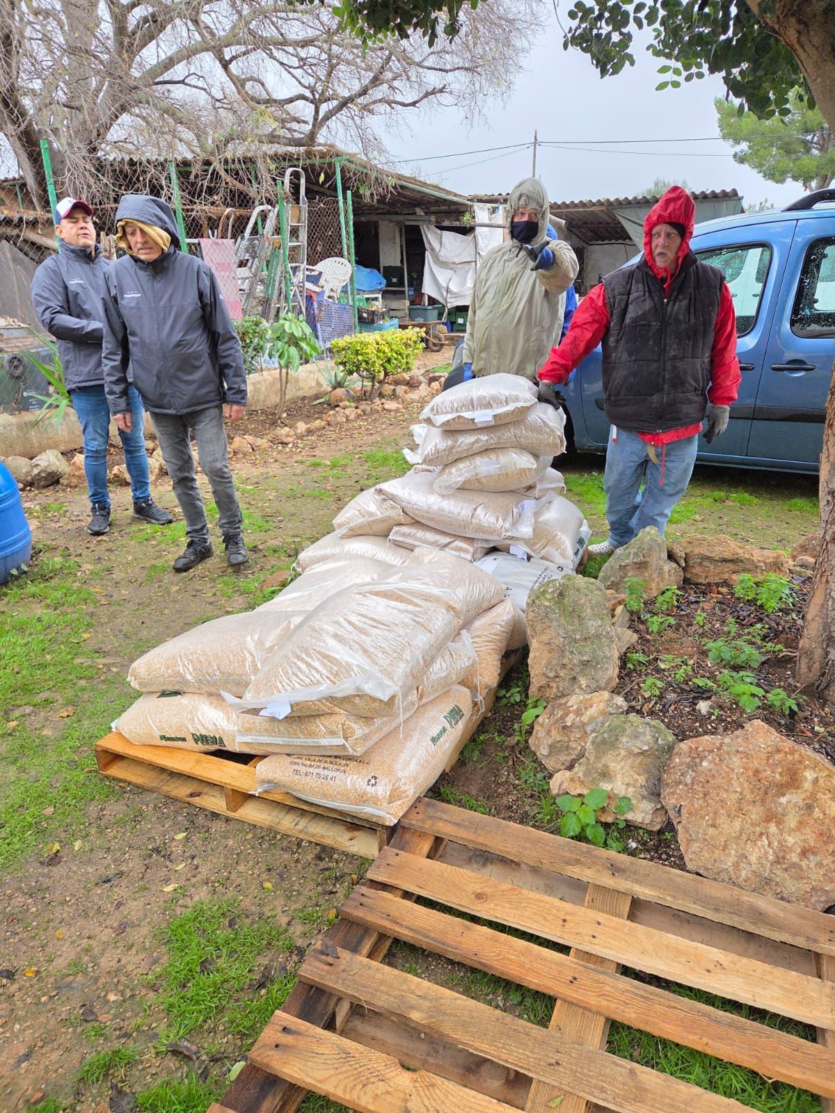 Asaja entrega 10.000 kilos de alimentos a Can Gazà