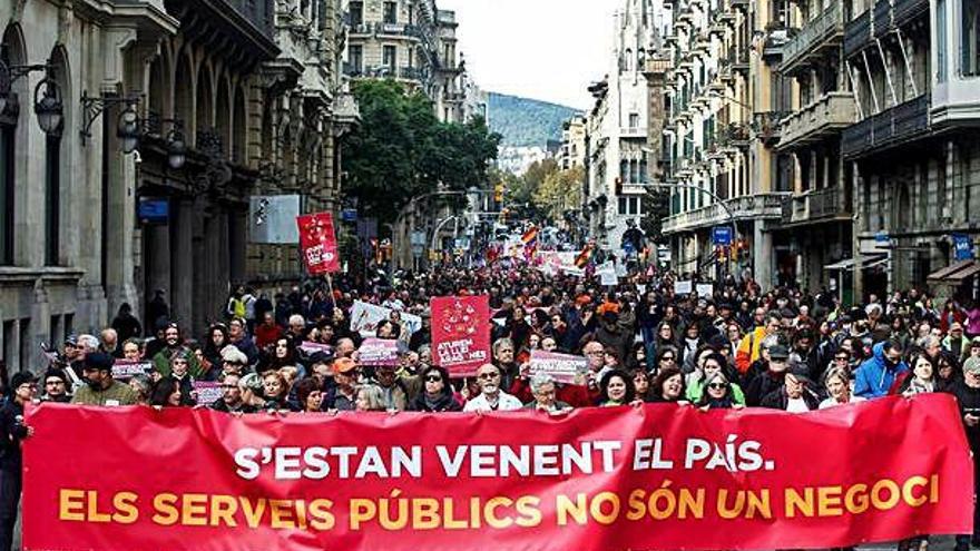 La manifestació durant el seu pas pel centre de la ciutat