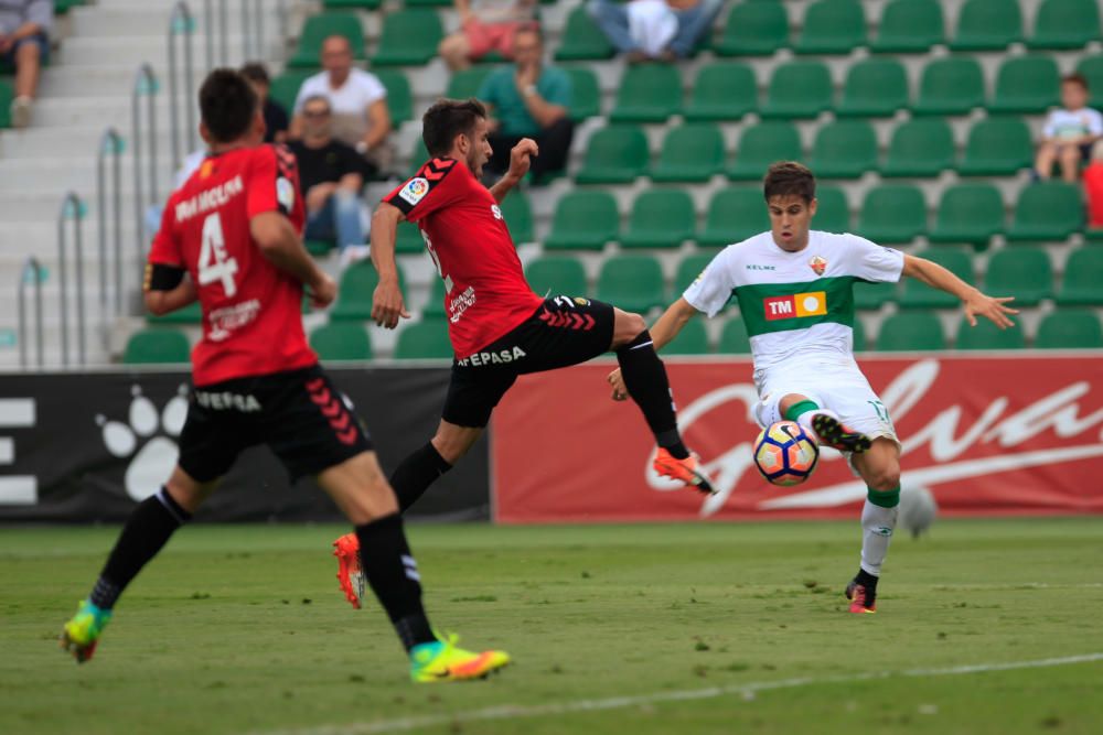 Elche y Nàstic empatan en el Martínez Valero