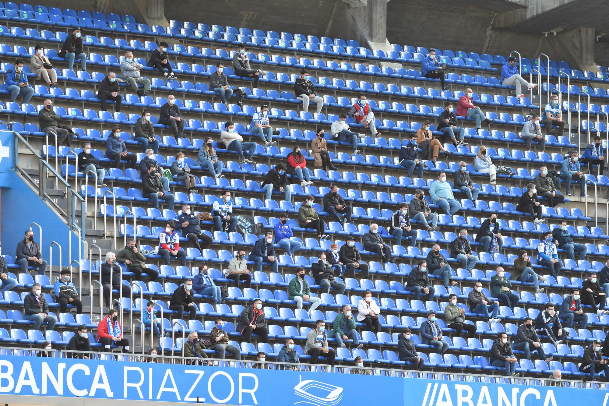 5.000 aficionados apoyan al Dépor en las gradas de Riazor