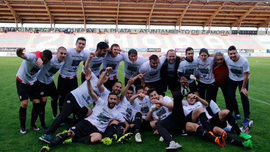 Los rojiblancos, el día que se proclamaron campeones.