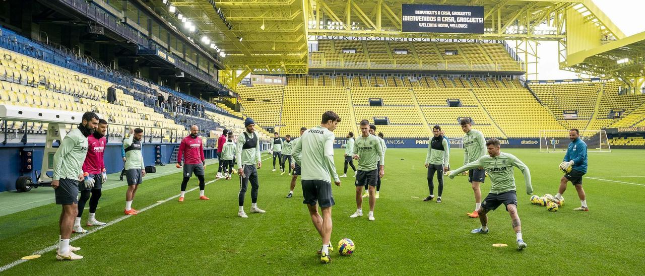 Los jugadores del Villarreal pisaron el viernes 30 por primera vez el césped del nuevo Estadio de la Cerámica.