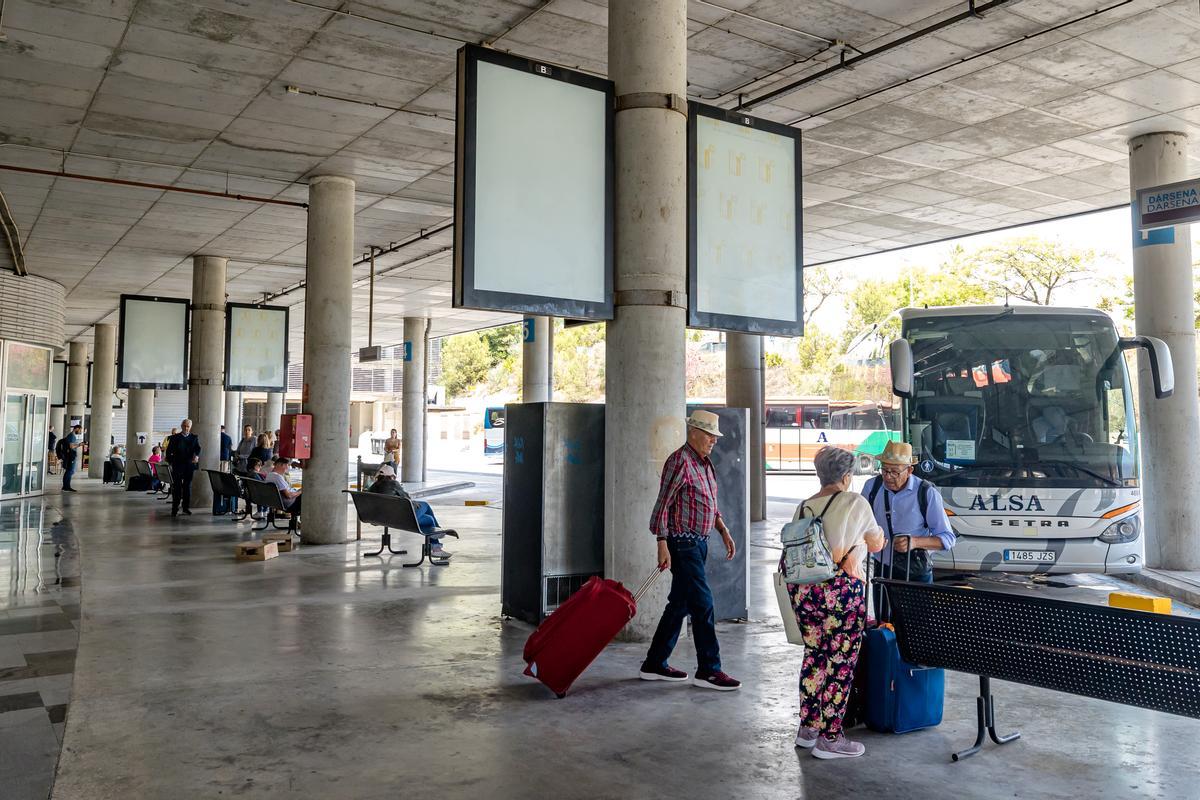 La zona de dársenas de la estación de Benidorm.