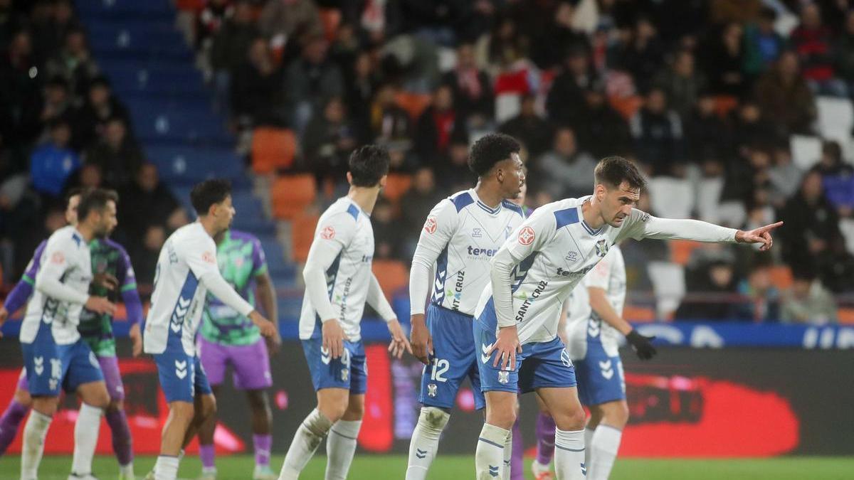 De Miguel da una indicación a sus compañeros.