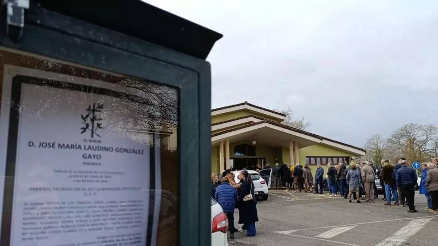 VÍDEO: Fallece Pocholo: Decenas de personas acuden al tanatorio para despedirse