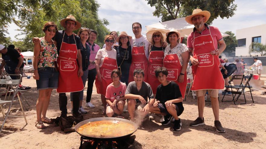 Mil trescientos castellonenses disfrutan del sol y las paellas en el Segon Molí