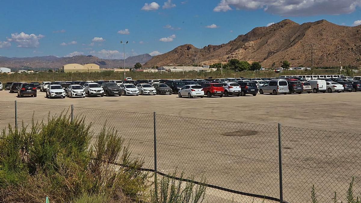 Rambla de Abanilla: La campa de coches se mantiene | T.SEVILLA