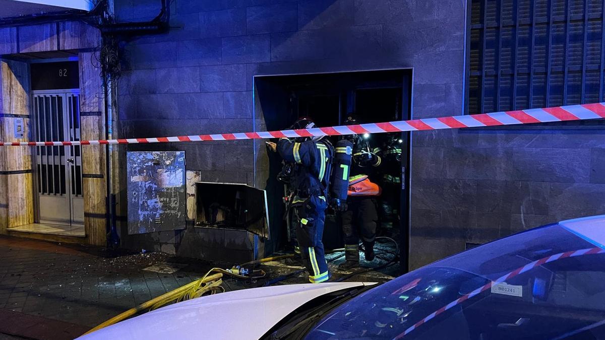 Rescatadas 19 personas de un edificio de Madrid tras un incendio en el cuarto de contadores