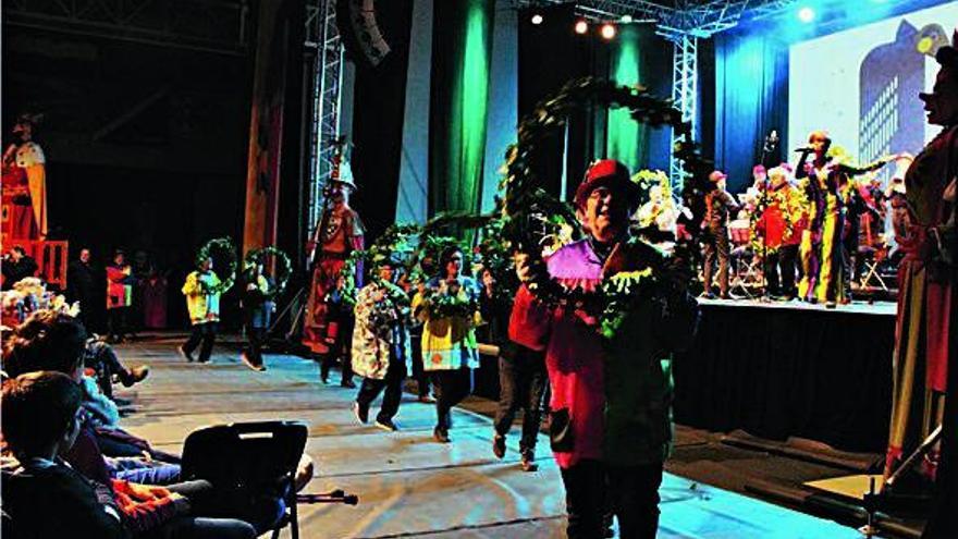 La música del Carnaval de Solsona reuneix 400 persones a la Polivalent