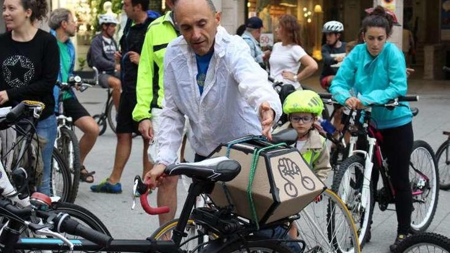 Participantes en la concentración ciclista de ayer. // R. V.