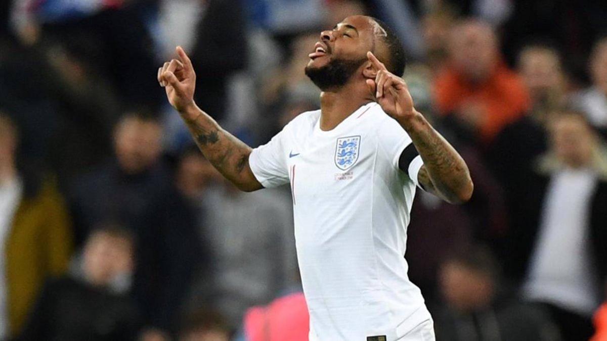 Sterling condenó en unas declaraciones los insultos racistas a Danny Rose