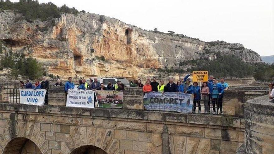 La Marcha del Ebro acaba con la denuncia del «mercadeo del agua»