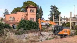 Alerta vecinal por el derribo de un murete en la parcela de la villa singular de la Vileta