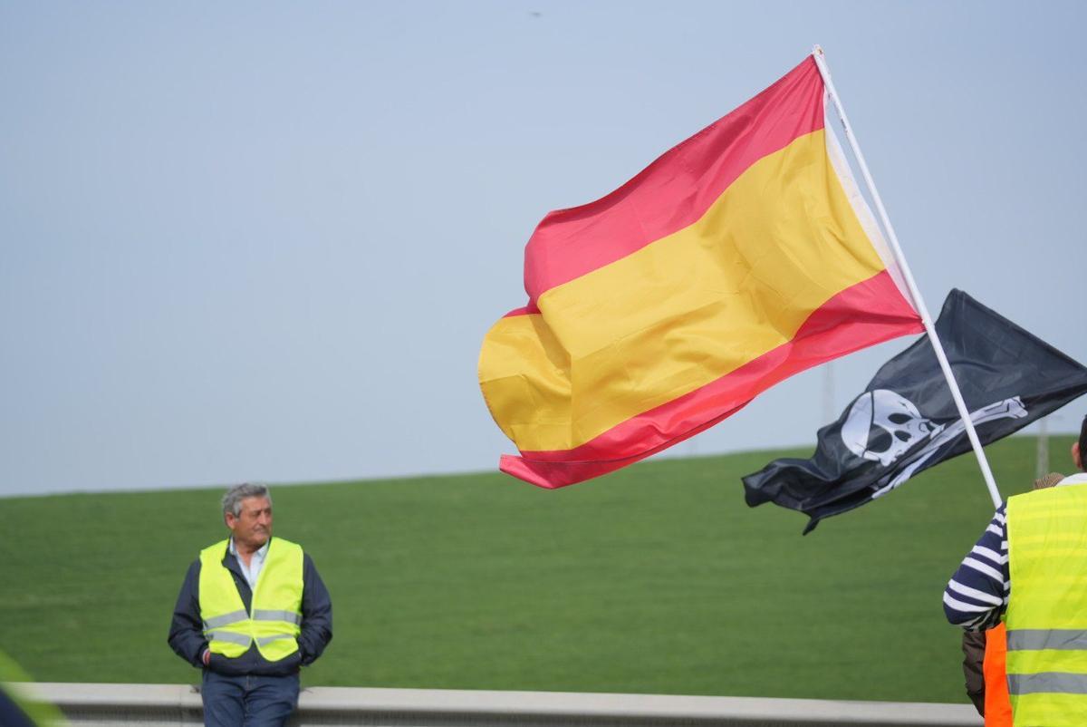 Los agricultores cordobeses vuelven a cortar la A-4 en una nueva protesta por la situación del campo
