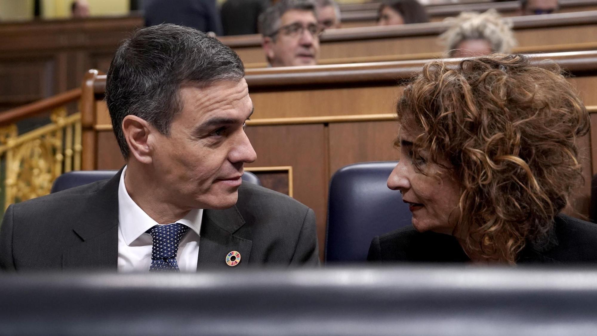 Pedro Sánchez y Montero en la sesión de control al Gobierno en el Congreso.