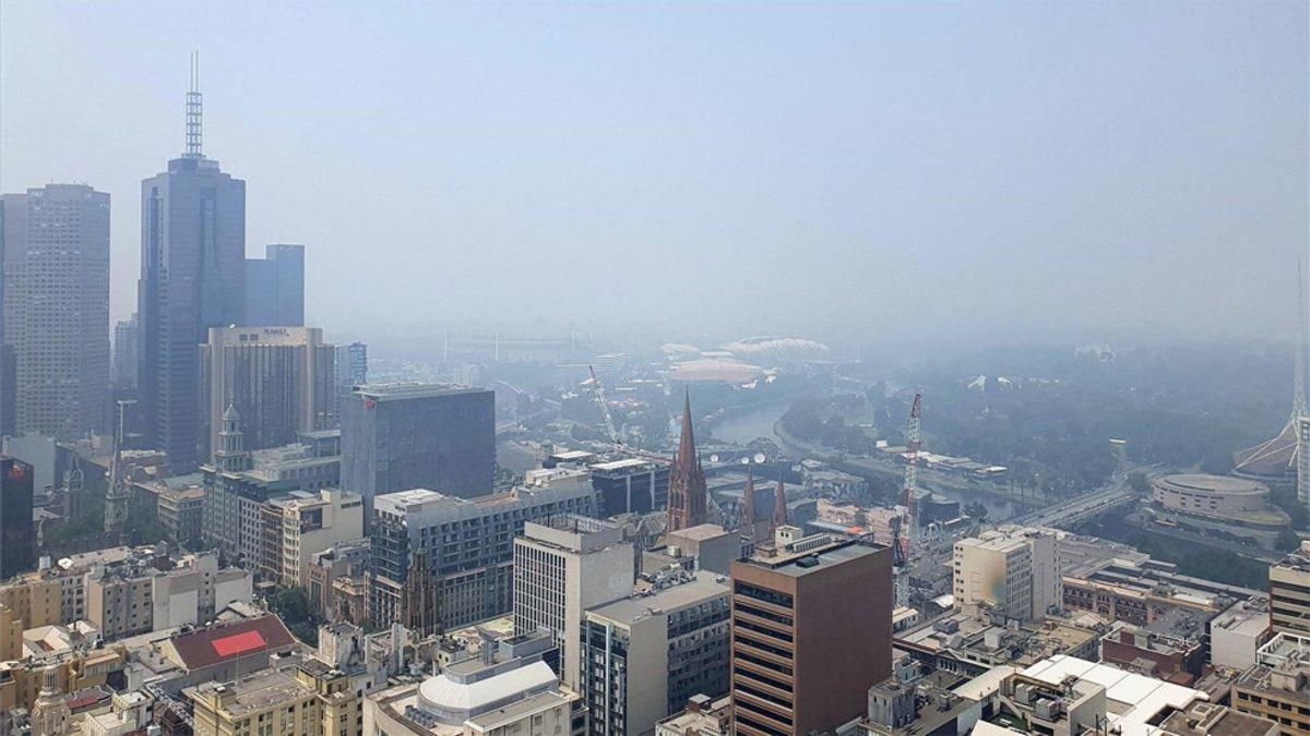 Melbourne amanece de nuevo con el cielo cubierto por humos tóxicos