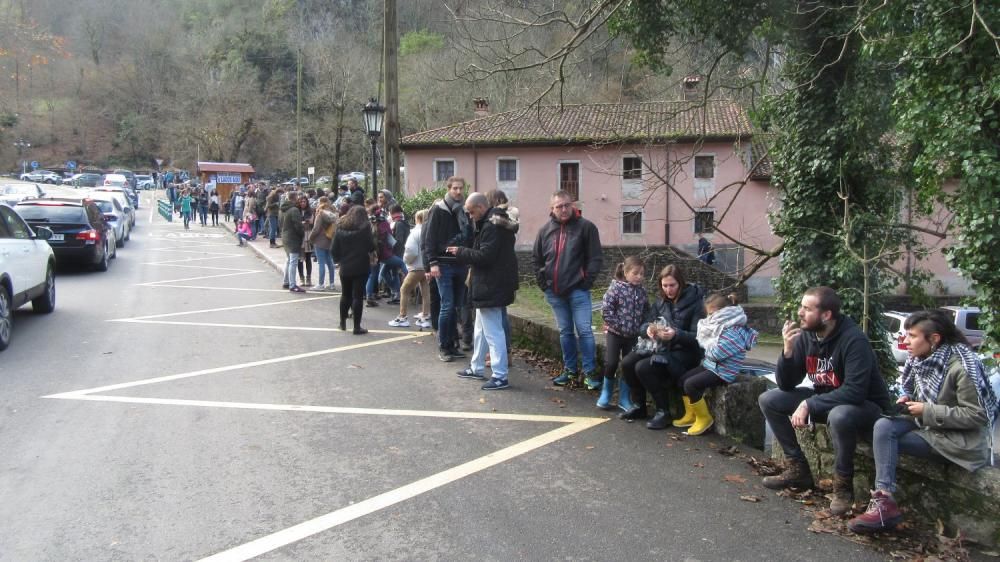 Puente en Asturias: llenazo en Covadonga