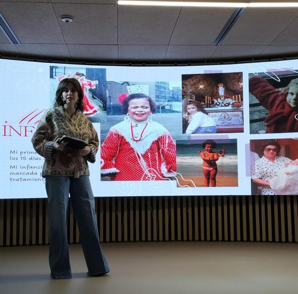María Ruisanchez dando una charla