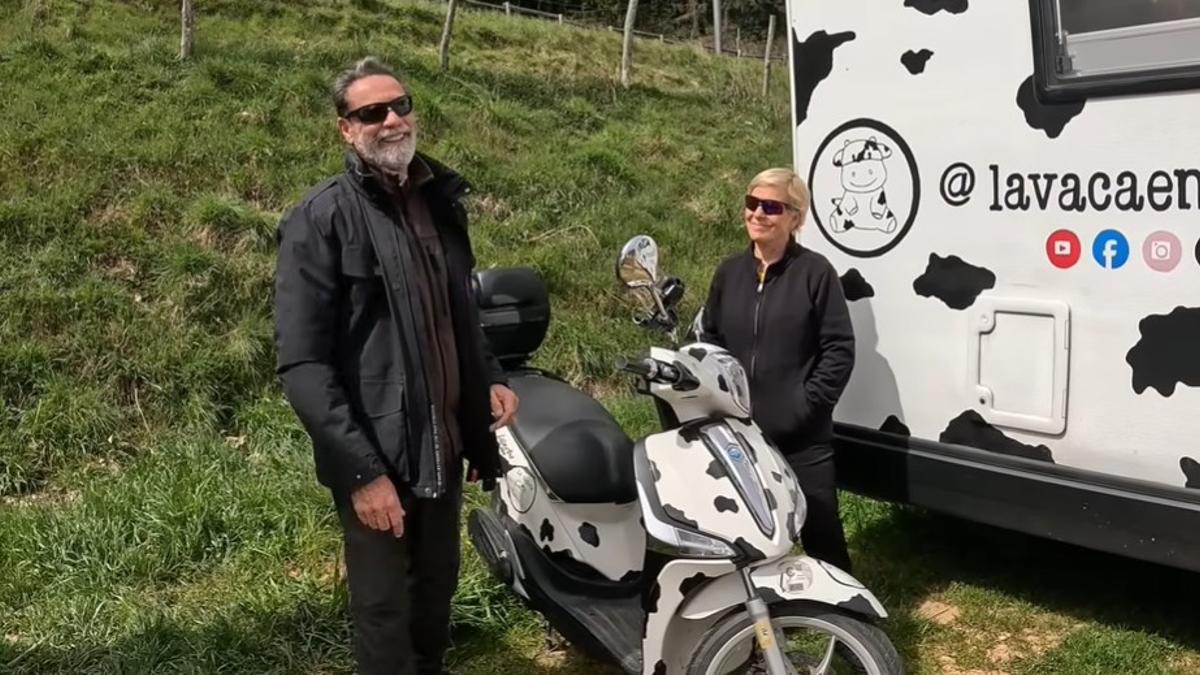 la pareja da una de sus principales recomendaciones: comprar una pequeña moto.