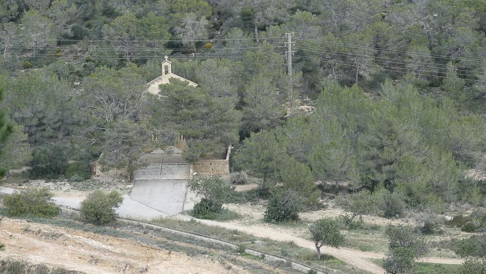 Denuncian que la actividad de la cantera de Calvià puede afectar a una ermita emblemática