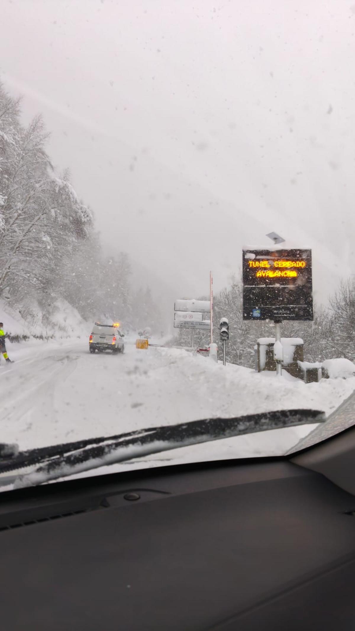 Imagen de archivo de este fin de semana, con el túnel cerrado.