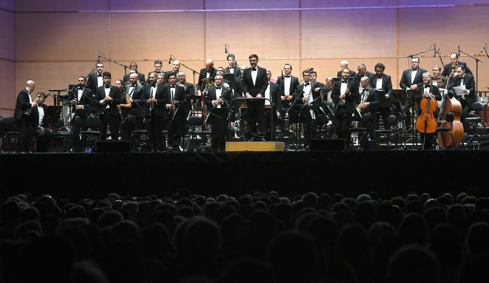 Los alumnos de la Escuela Municipal de Música no se subieron ayer al escenario de María Pita. La cancelación se debe a la falta de estudiantes. En su lugar, tocó la Banda Municipal.