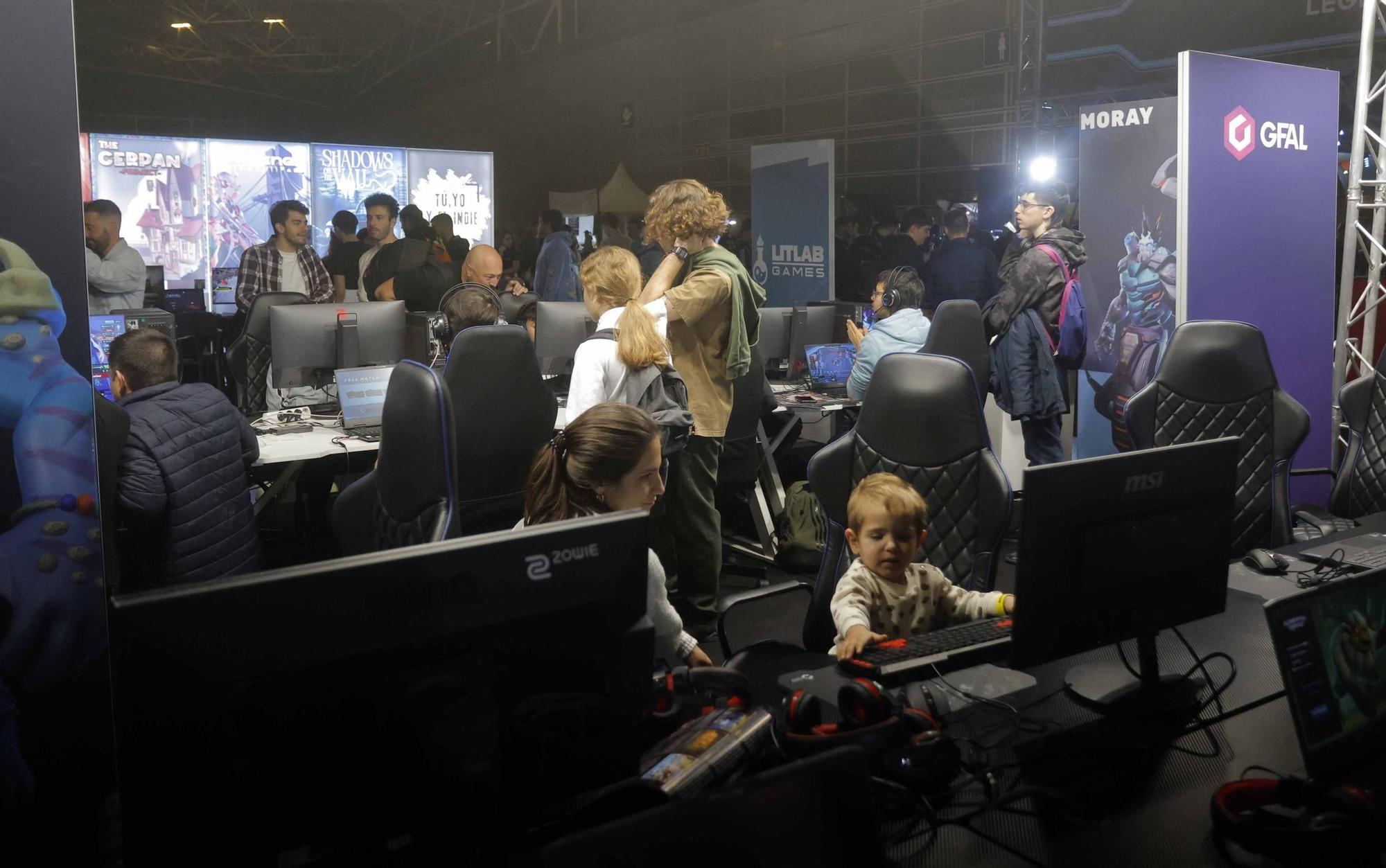 Los 'gamers' siguen jugando en la segunda jornada de la DreamHack Valencia 2023