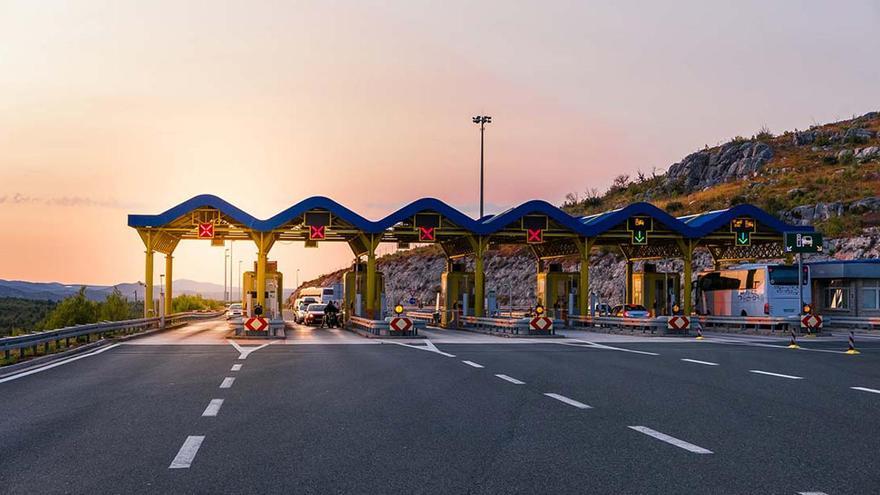 Si estás dentro de uno de estos tres grupos quedarás libre de pagar peaje en carreteras, según la DGT