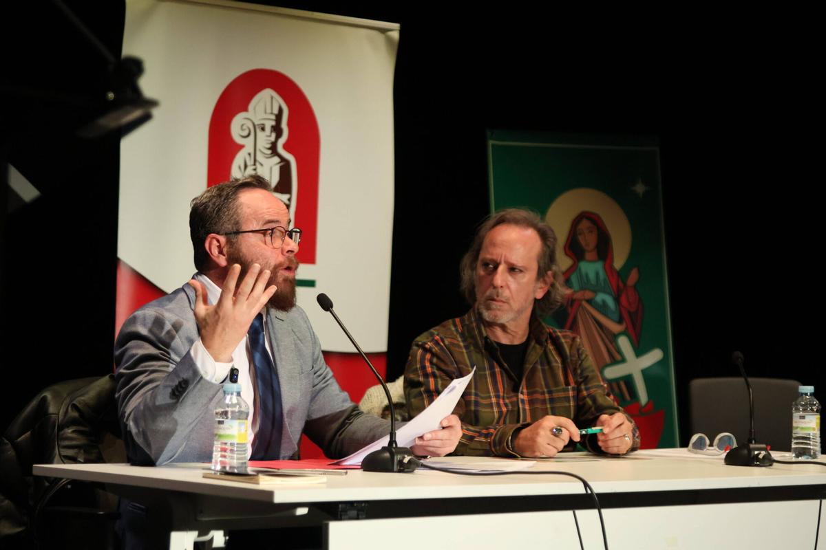 Fotos de entrevista y de la charla de Antonio Praena