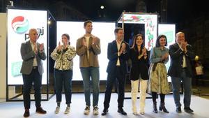 Foto de familia durante el arranque de la campaña electoral del PNV, en la Plaza de la Virgen Blanca, a 4 de abril de 2024, en Vitoria-Gasteiz, Álava, País Vasco (España). Después de tres legislaturas, Iñigo Urkullu no se presenta en 2024 con el Partido Nacionalista Vasco a las elecciones del domingo 21 de abril. El partido ha renovado el rostro de su candidatura a lehendakari, con Imanol Pradales al frente. 04 ABRIL 2024;ELECCIONES VASCAS;MITIN;ACTO;EUSKADI;CAMPAÑA;ELECCIONES;21A;PNV; Iñaki Berasaluce / Europa Press 04/04/2024 / ANDONI ORTUZAR;BAKARTXO TEJERIA;IMANOL PRADALES;ÍÑIGO URKULLU;JOSEBA DÍEZ ANTXUSTEGUI;Iñaki Berasaluce