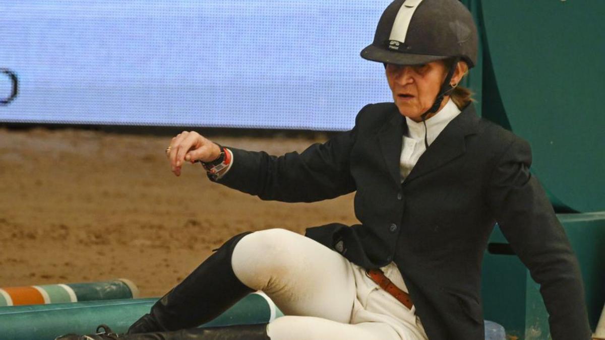 La infanta Elena sufre una caída de su caballo en una competición en Madrid