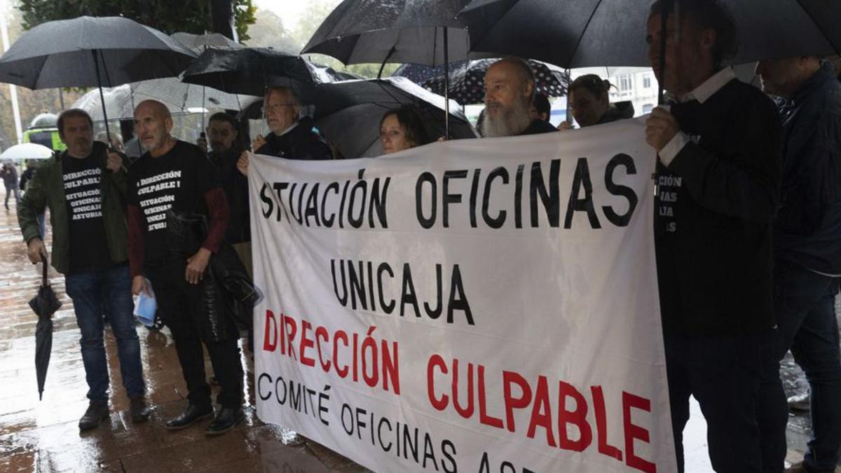 Protesta del comité de oficinas de Unicaja | MIKI LÓPEZ