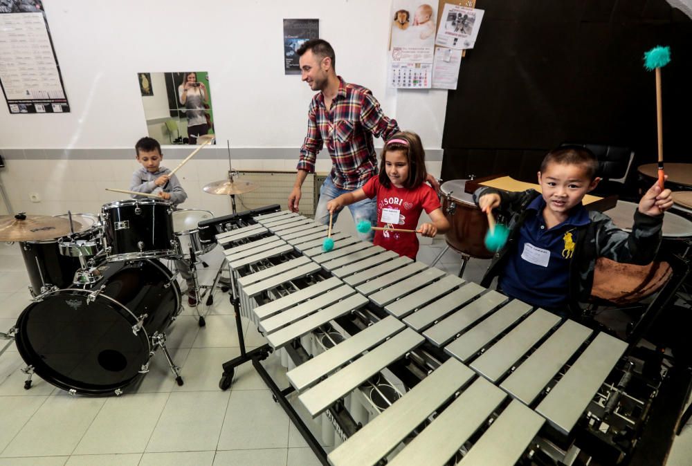 Alumnos de Benidorm visitan el conservatorio