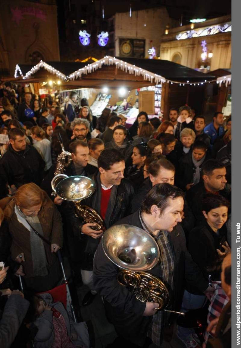 GALERÍA DE FOTOS -- Villancicos en el Mercat de Nadal