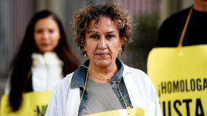 La doctora Rami Ahmadi, en la manifestación de los afectados por las homologaciones, este lunes en Madrid.