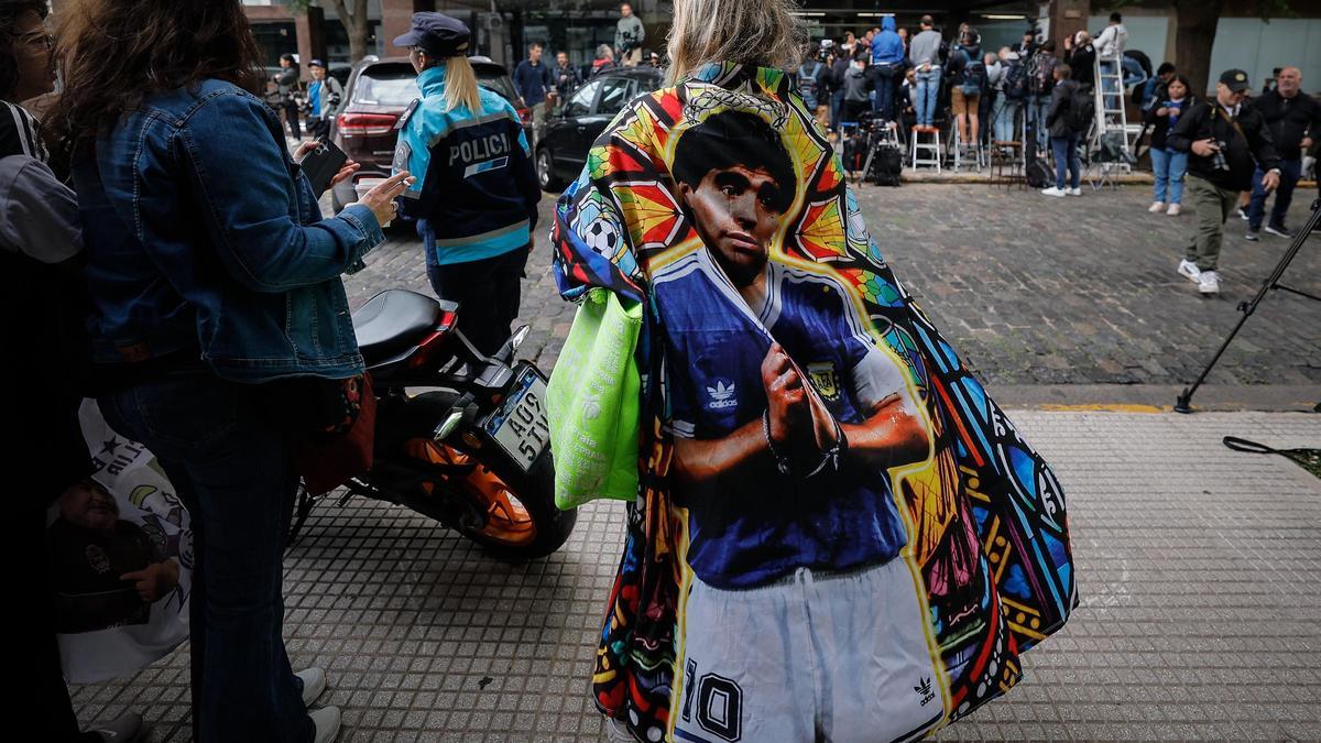 Seguidores de Maradona, con gran expectación ante el juicio.