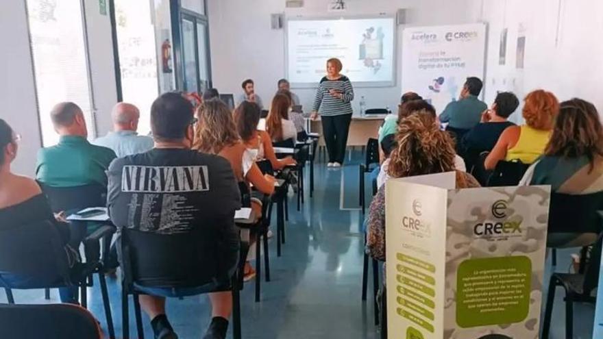 La atención digital gratuita llega a más de 200 empresas extremeñas en los tres primeros meses