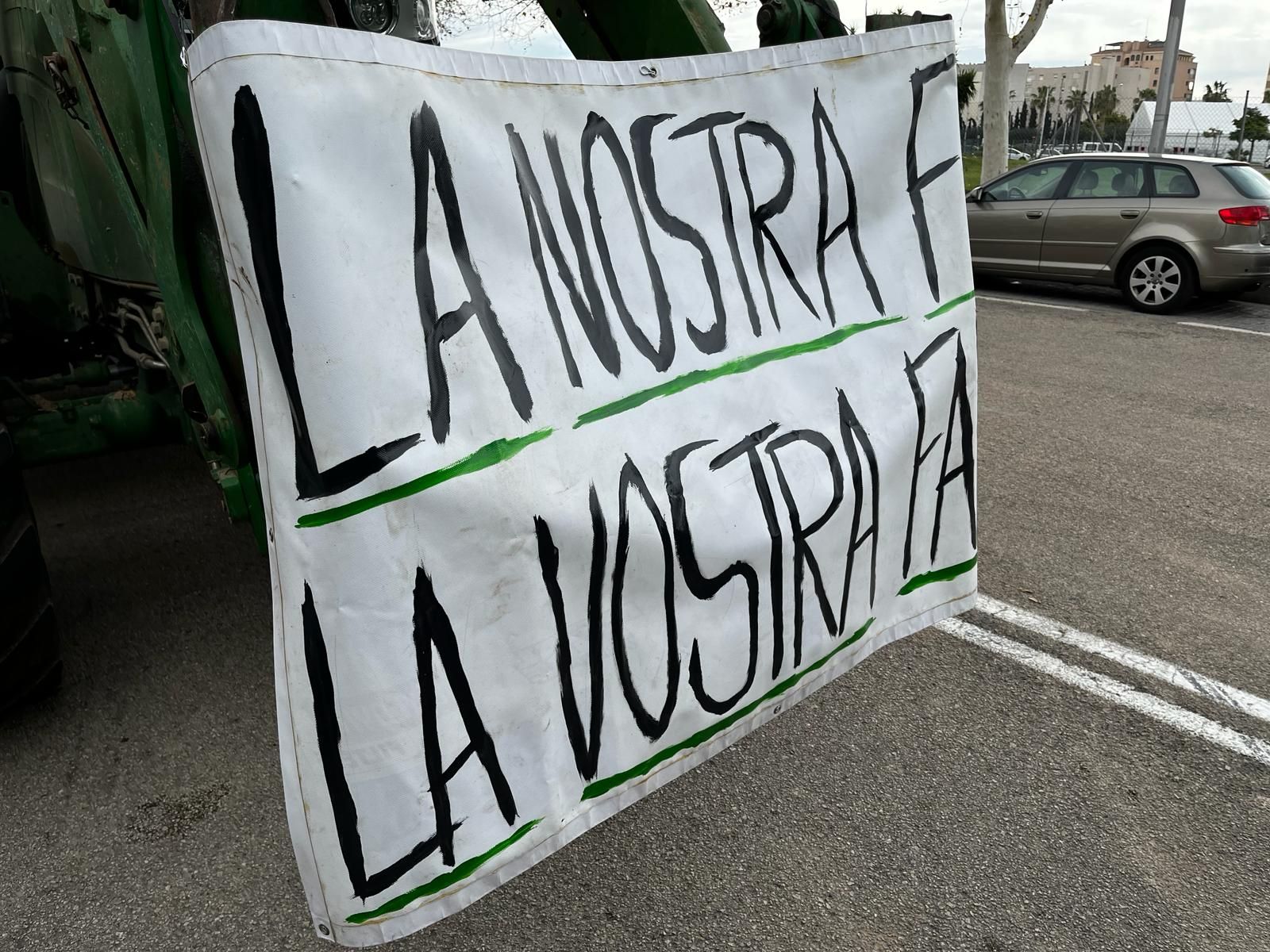 Los mejores carteles de la tractorada en Mallorca