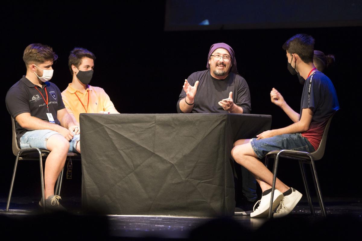 El día siguiente a su actuación en la Gala de Cerca, Dani DaOrtiz  impartió una magistral conferencia donde profundizó sobre los aspectos teóricos y la psicología que aplica en sus actuaciones.