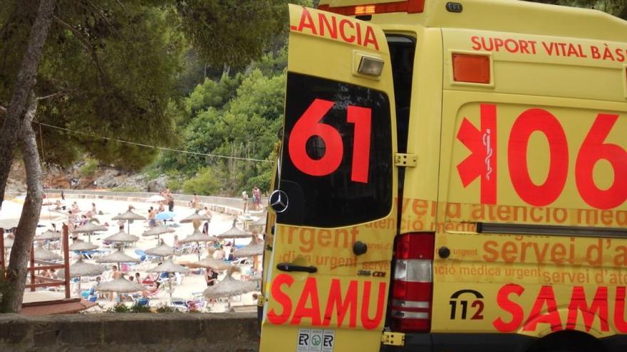 Ein älterer Badegast am Strand von Font de sa Cala konnte in letzter Minute reanimiert werden.