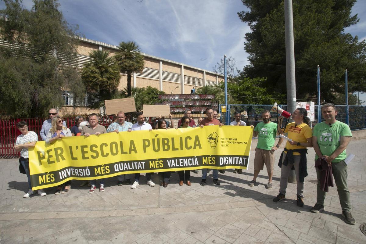 Foto de archivo de una protesta junto el Instituto Eduardo Merello.