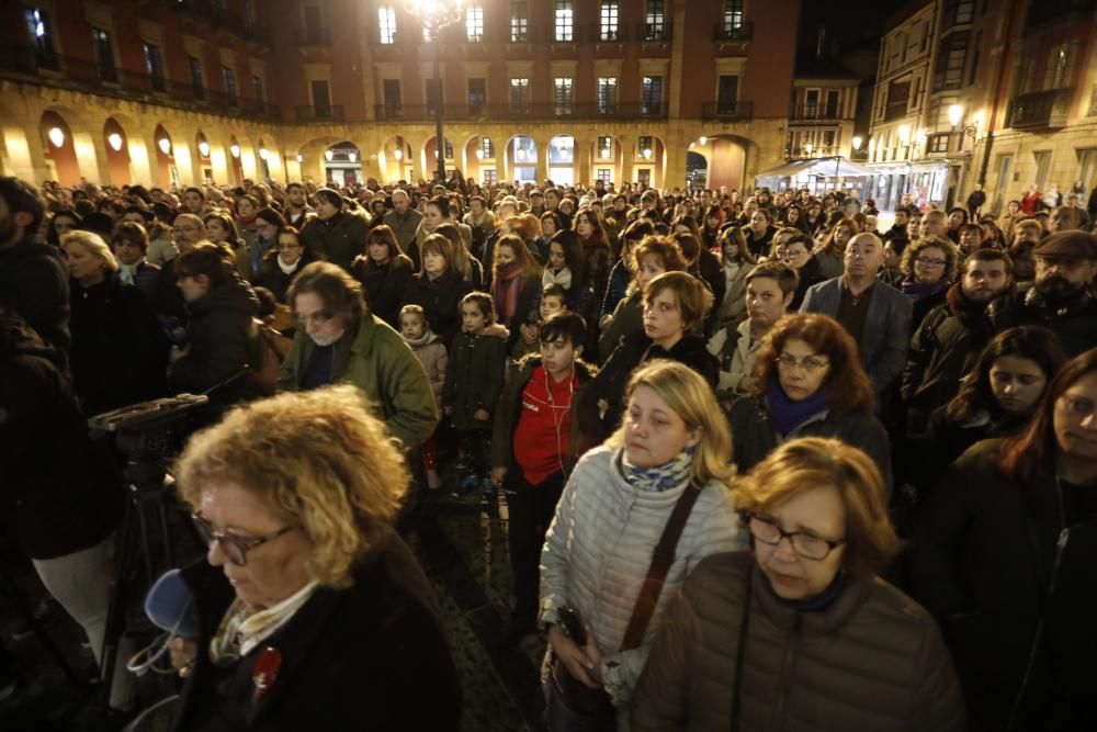 Concentración en Gijón por el asesinato de Lorena Dacuña