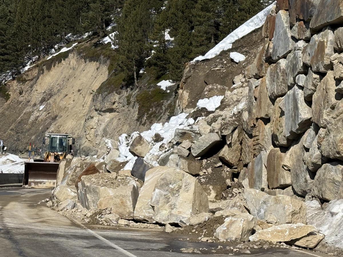 Reabierta la C 28 tras permanecer seis días cortada por un desprendimiento entre el puerto de la Bonaigua y Baqueira