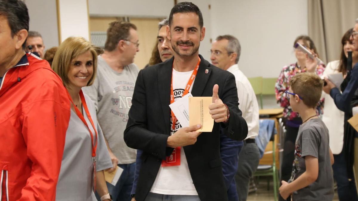 Bielsa, diumenge passat, en el moment d’exercir el dret al vot