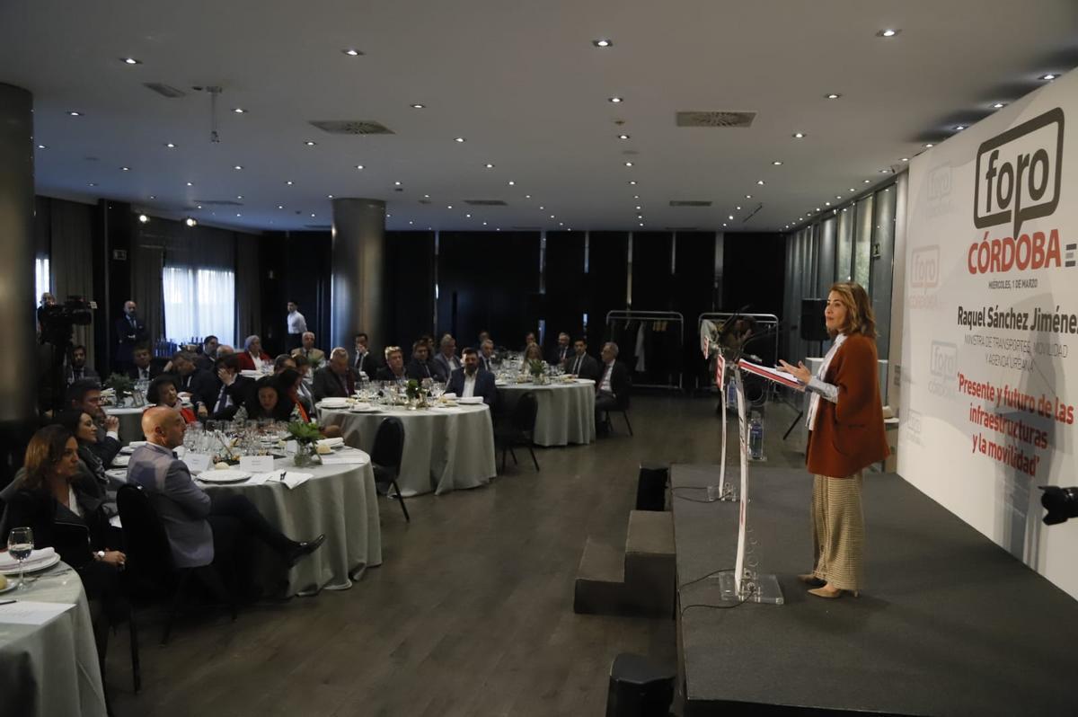 Raquel Sánchez se dirige a los asistentes al primer almuerzo de Foro CÓRDOBA.