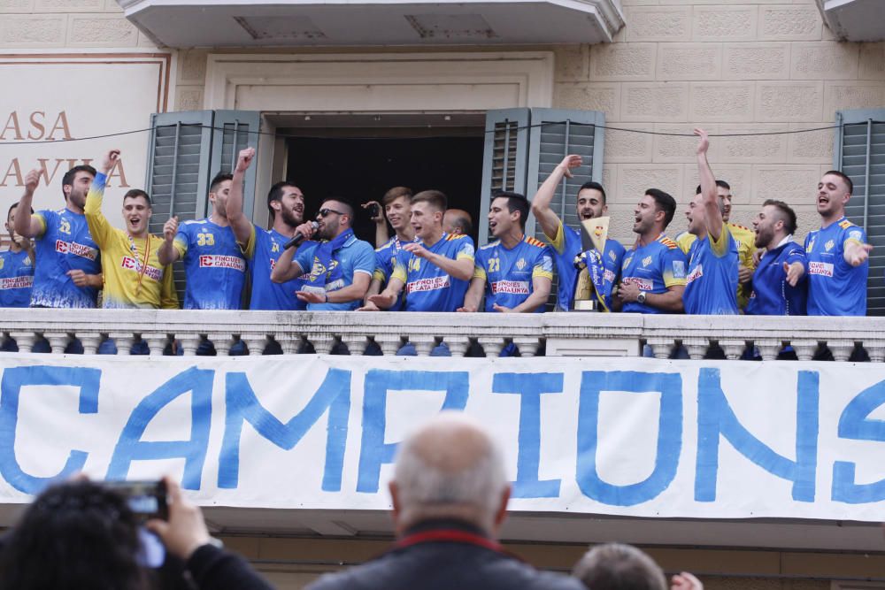 Celebració de l''ascens del Sarrià a la divisió de plata d''handbol